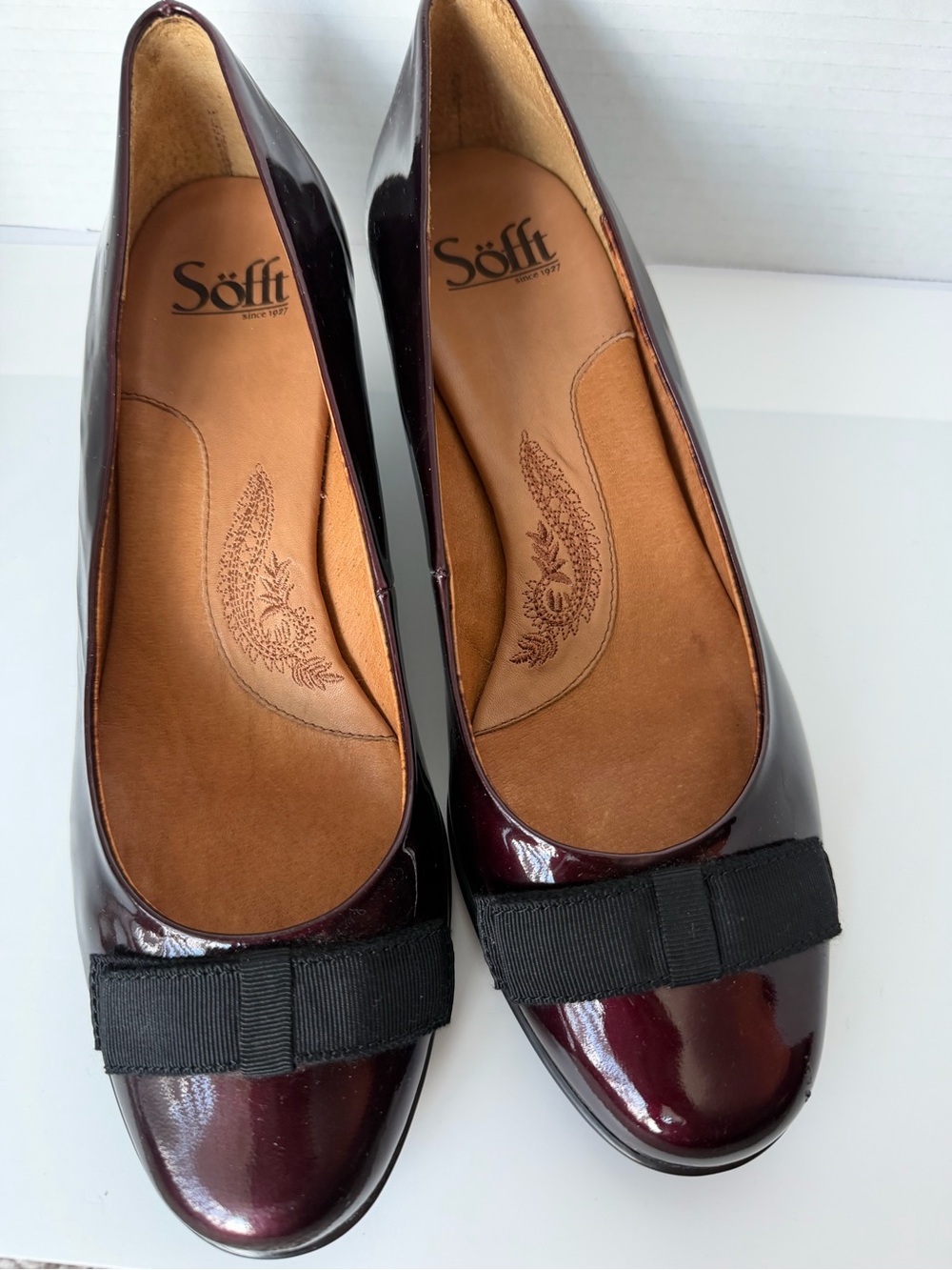 Sofft Patent Leather Round Toe, 2" Black Heel & Bow • Burgundy • Size 9